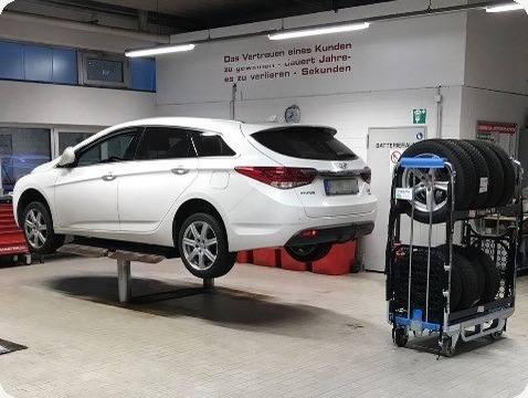Reifenwagen Loggyflex RT 255 im Werkstatteinsatz