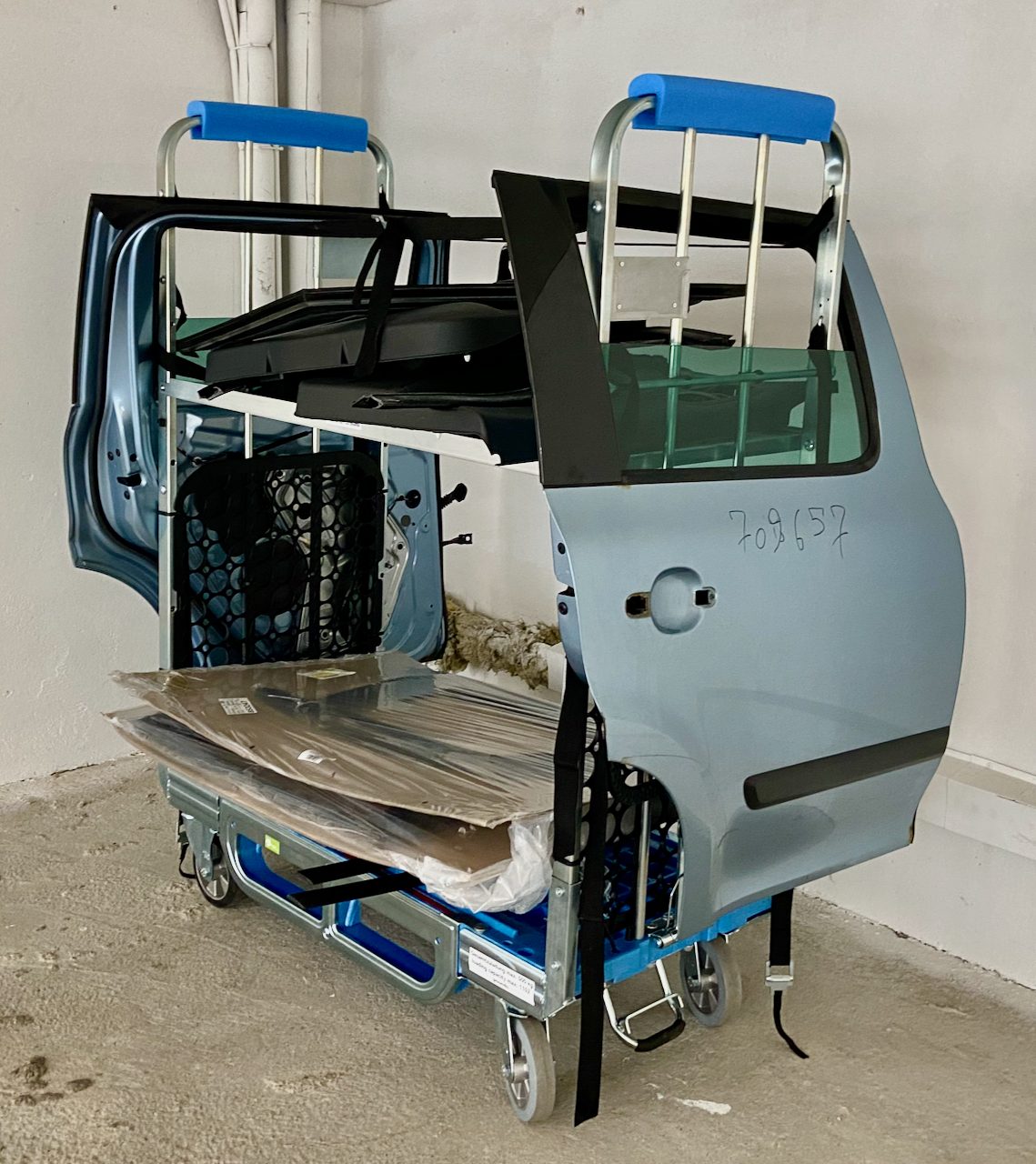 Loggyflex Duo with removed vehicle doors, side window and trim parts