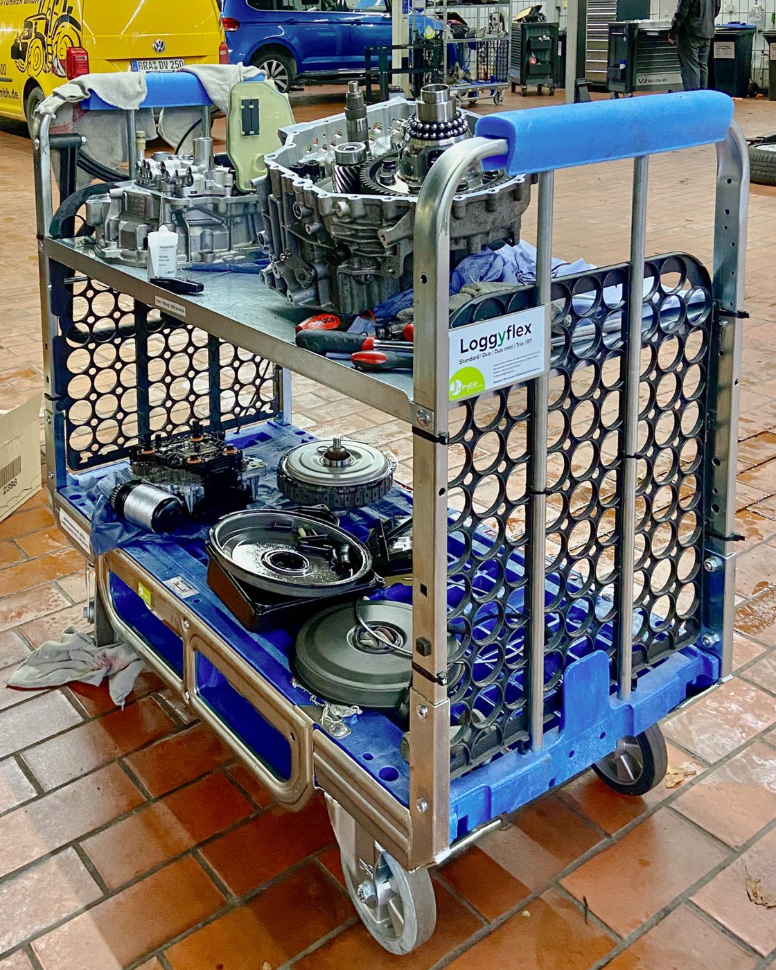 Loggyflex Duo mini with gearbox housing, clutch parts and small parts on two levels