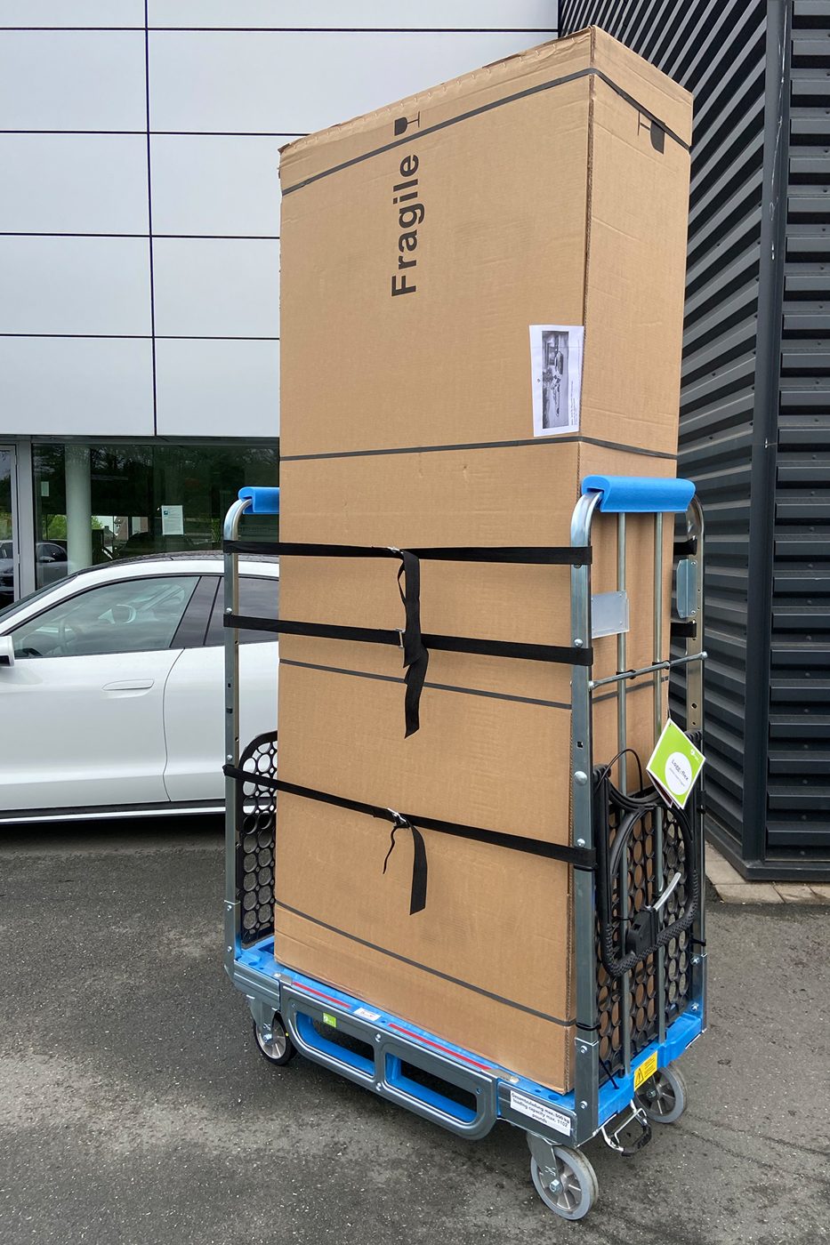 Loggyflex Standard with a large box, secured with lashing straps